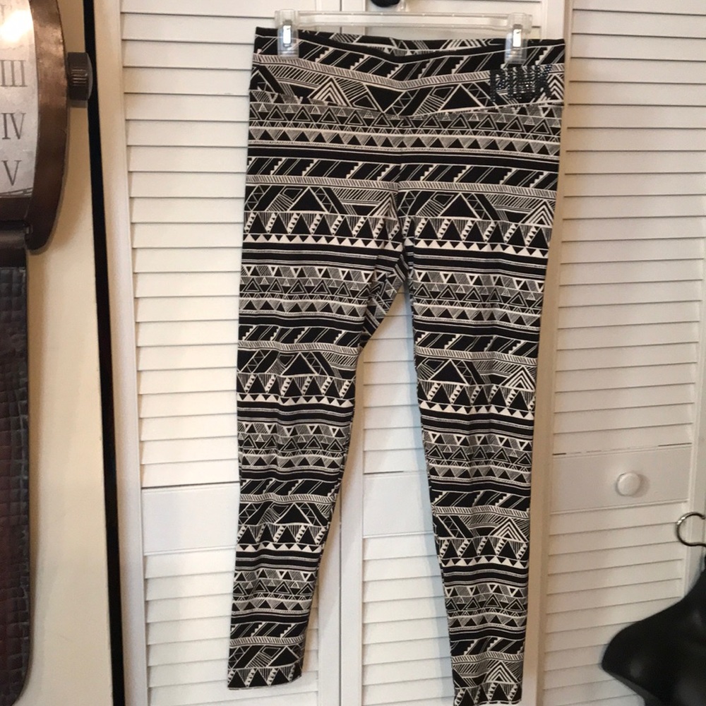 Victoria’s Secret Aztec Leggings - Picture 1 of 8